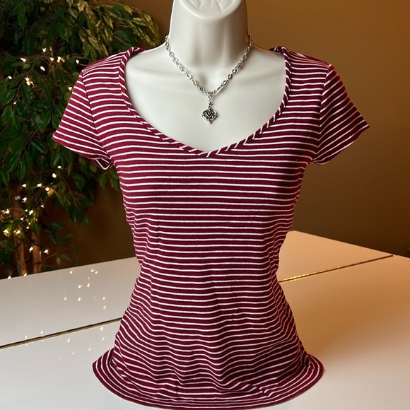 ❤️ANN TAYLOR 100% PIMA COTTON RED & WHITE STRIPED SHORT SLEEVE V NECK TOP SMALL - Picture 1 of 13